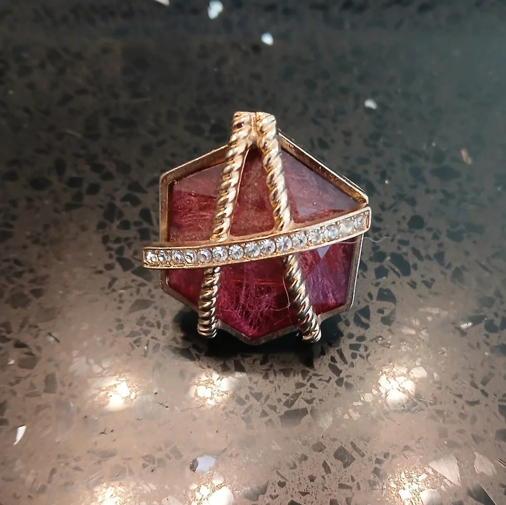 💚5/$25 Ellen Tracy Stretchy Large Red Gold Statement Cocktail Ring